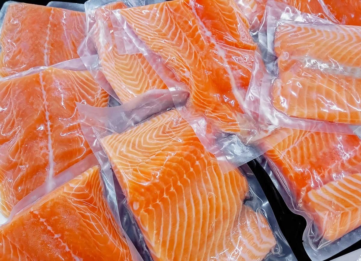 Skin packaging